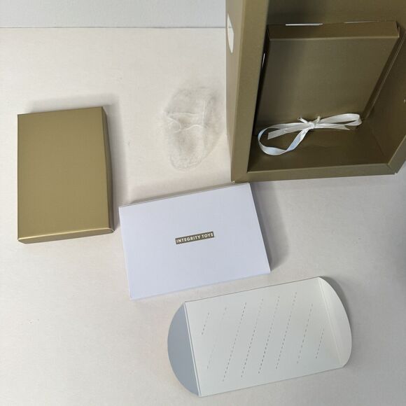 East 59th Street St Integrity Toys Empty Box Lid Storage Replacement IT White - Picture 8 of 13